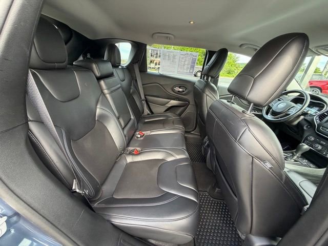 Used 2019 Jeep Cherokee Latitude Plus w/ Cold Weather Group AWD/4WD image 35