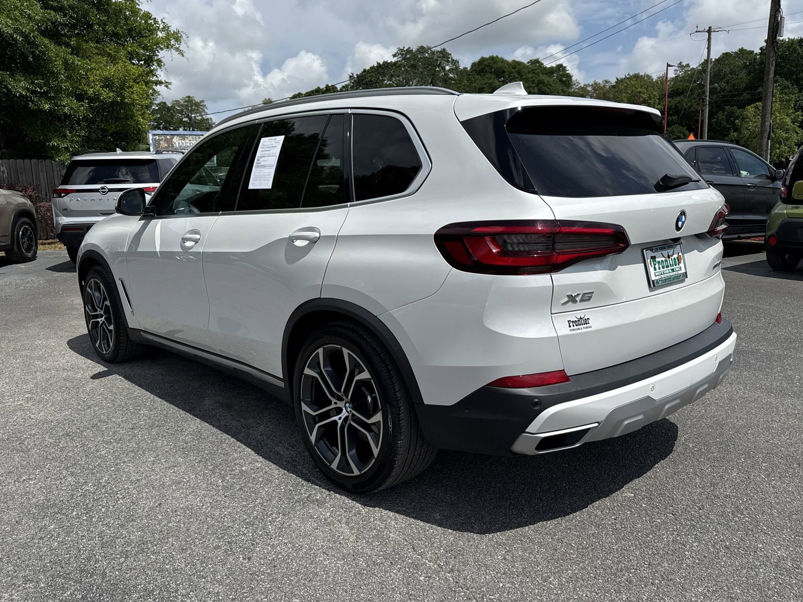 Used 2022 BMW X5 sDrive40i w/ Premium Package image 3