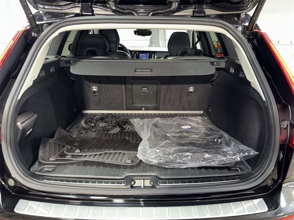 Used 2023 Volvo V60 B5 Cross Country Plus w/ Climate Package image 17