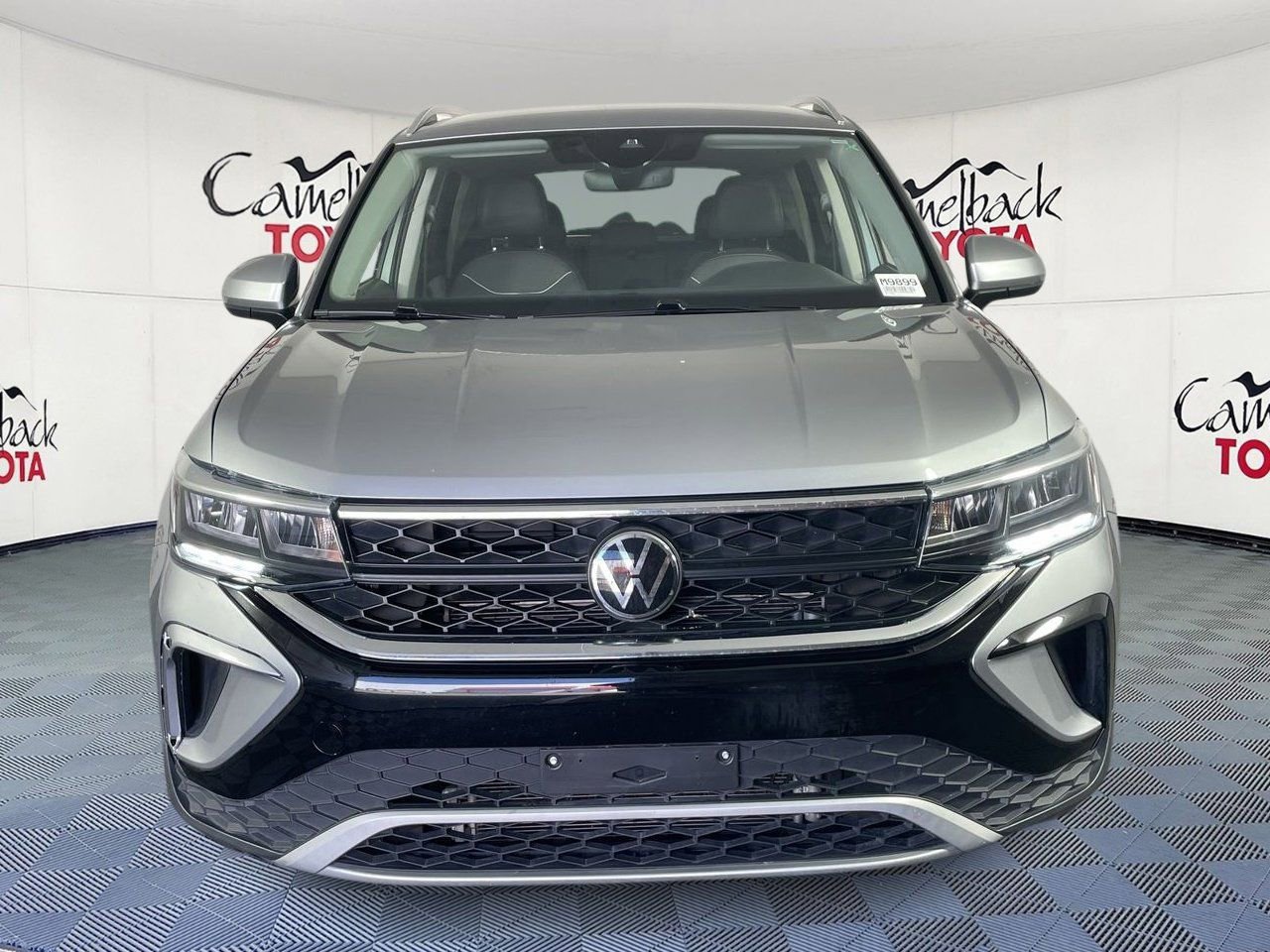 Used 2024 Volkswagen Taos SE FWD image 3