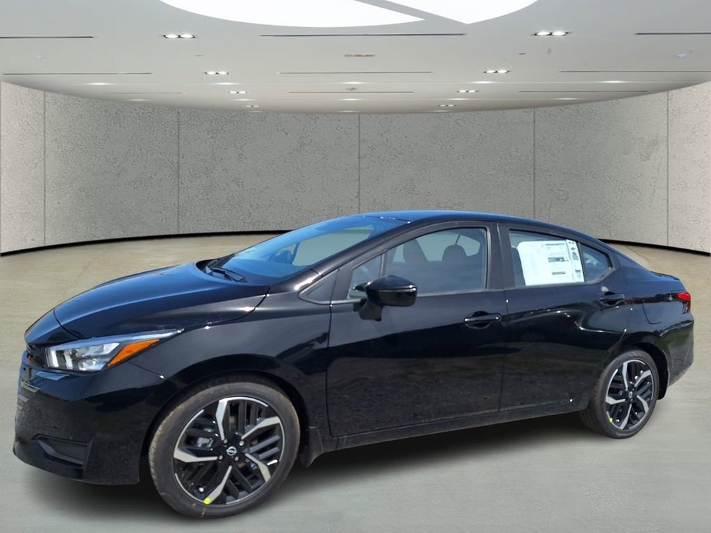 New 2025 Nissan Versa SR w/ Trunk Package