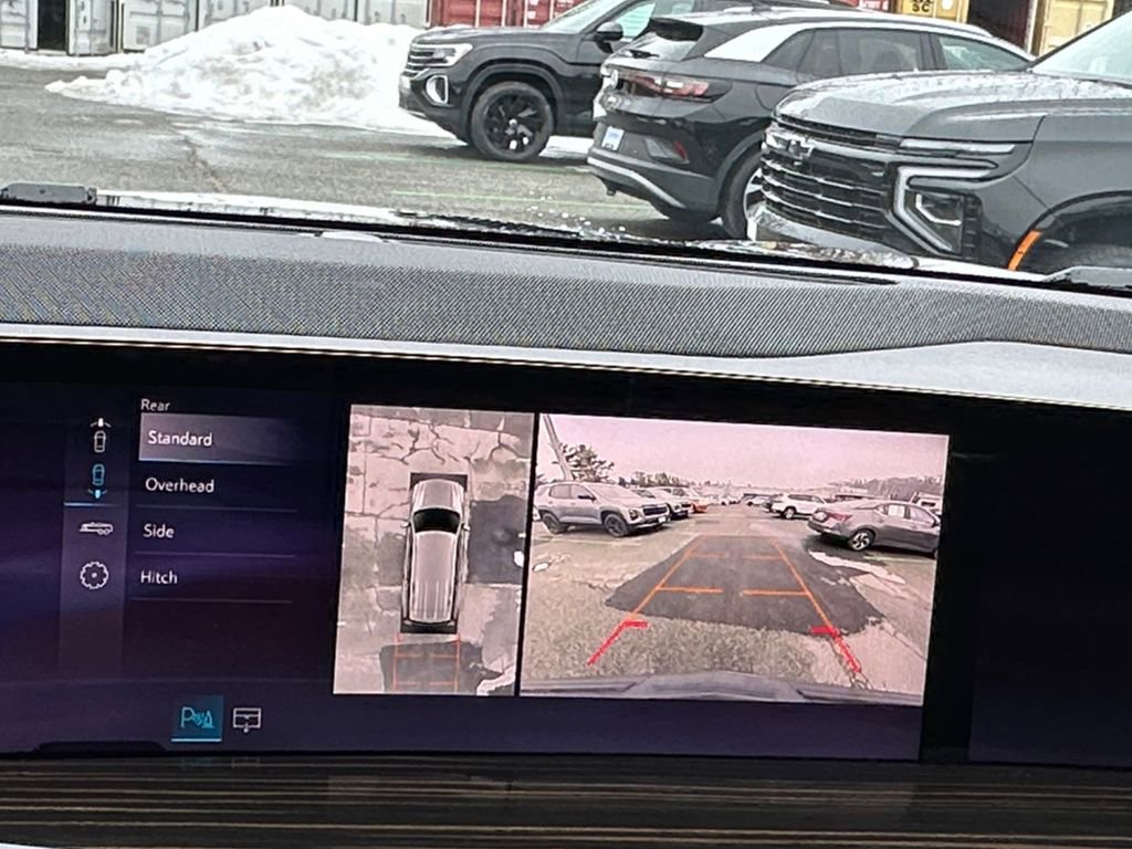 Used 2025 Cadillac Escalade Premium Luxury image 16