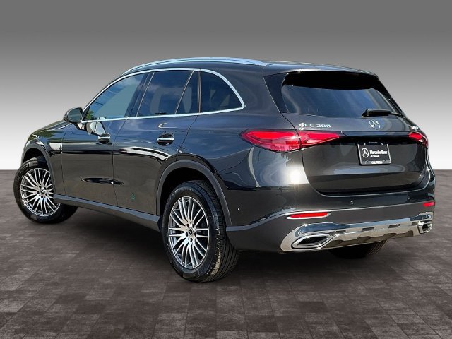 Used 2026 Mercedes-Benz GLC 300 4MATIC image 4
