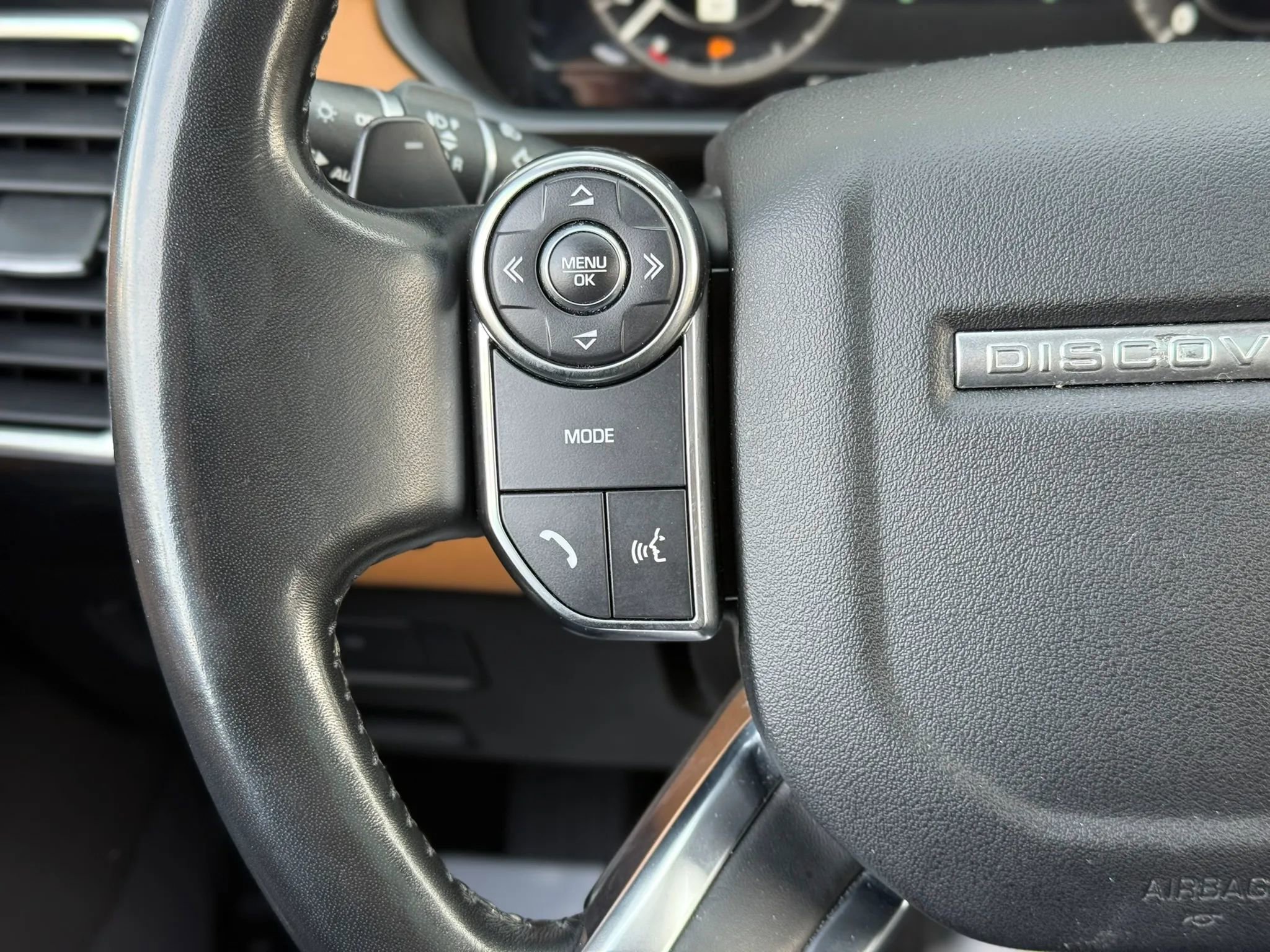 Used 2018 Land Rover Discovery HSE Luxury image 19