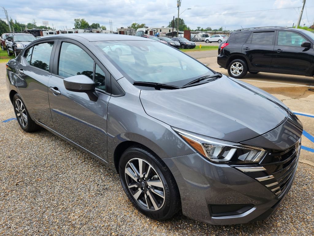 Used 2024 Nissan Versa SV image 2