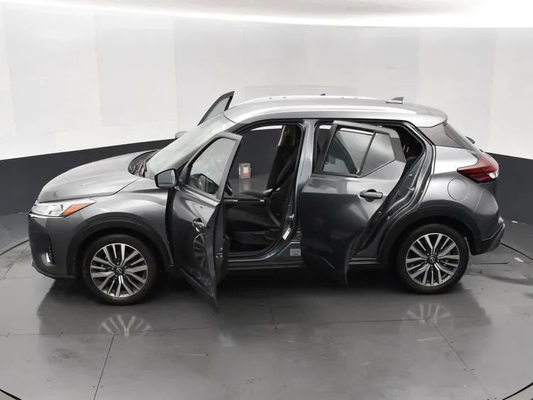 Used 2024 Nissan Kicks SV FWD image 7