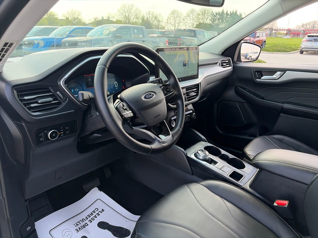 Used 2025 Ford Escape Platinum w/ Premium Technology Package FWD image 14