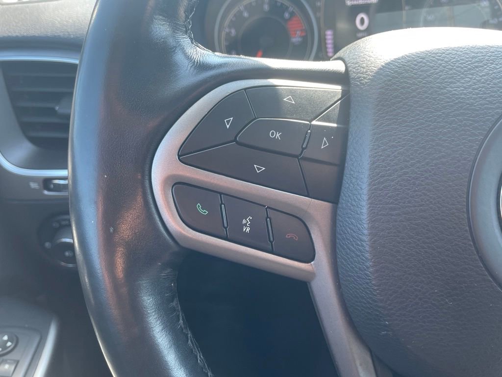 Used 2021 Jeep Cherokee Latitude Plus w/ Sun & Sound Group AWD/4WD image 18