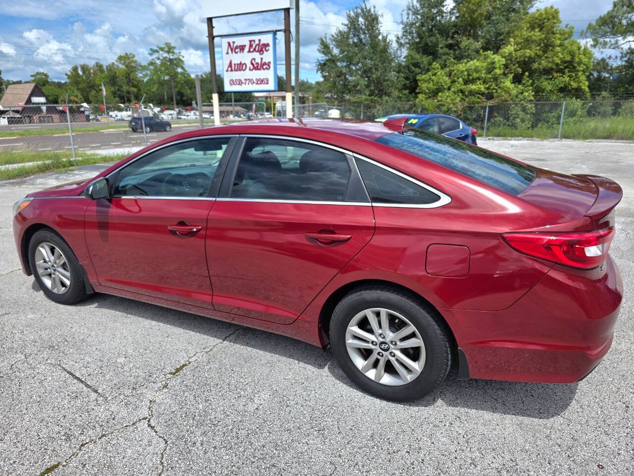 Used 2015 Hyundai Sonata SE FWD image 2