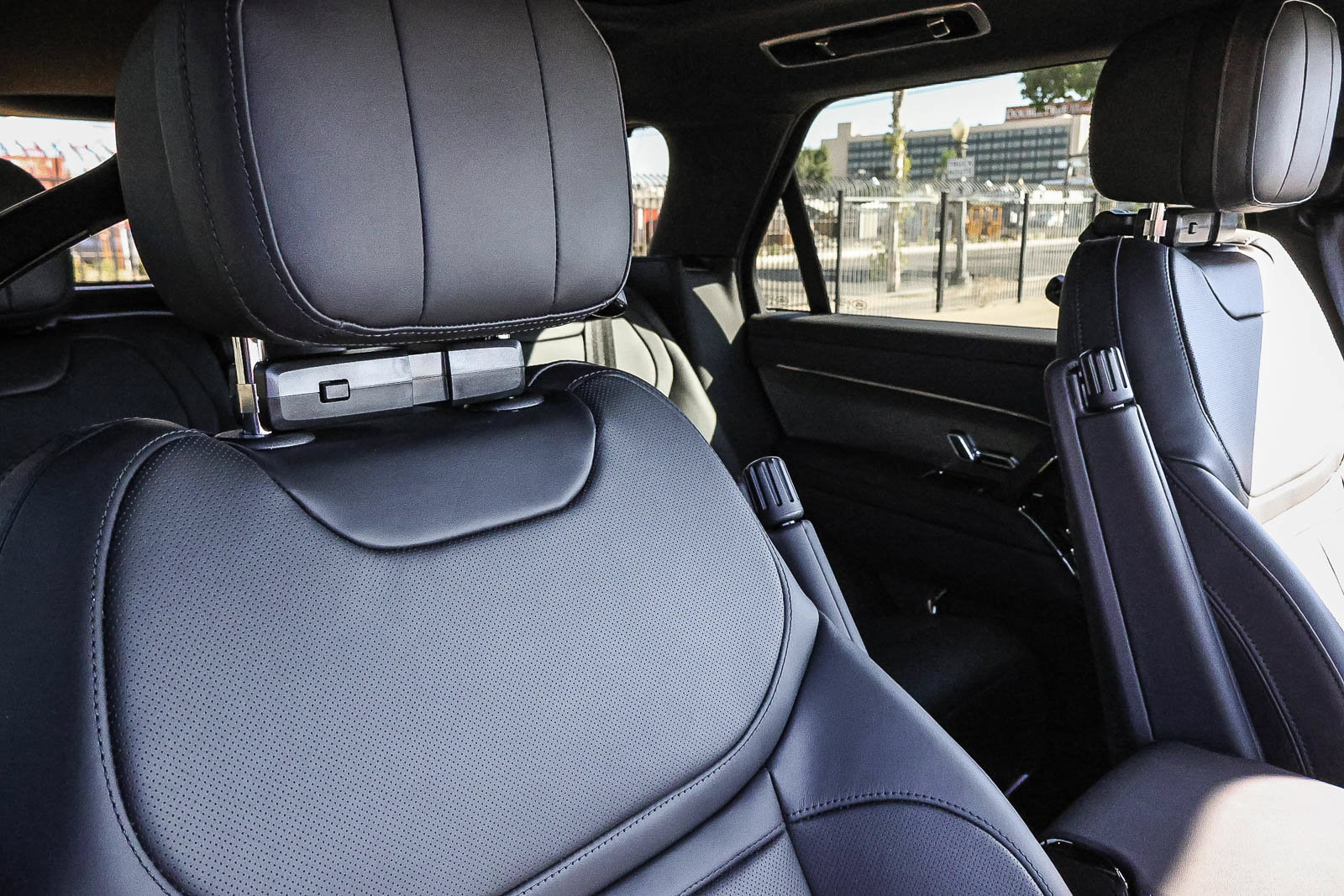 New 2026 Land Rover Range Rover Sport SE AWD/4WD image 17