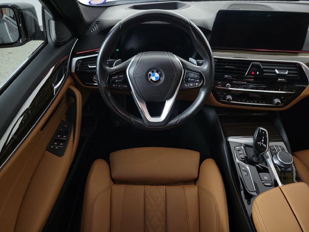 Used 2021 BMW 540i w/ Premium Package RWD image 11