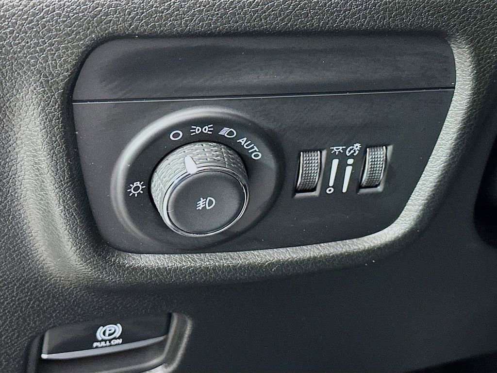 Certified 2025 Jeep Grand Cherokee Limited AWD/4WD image 17