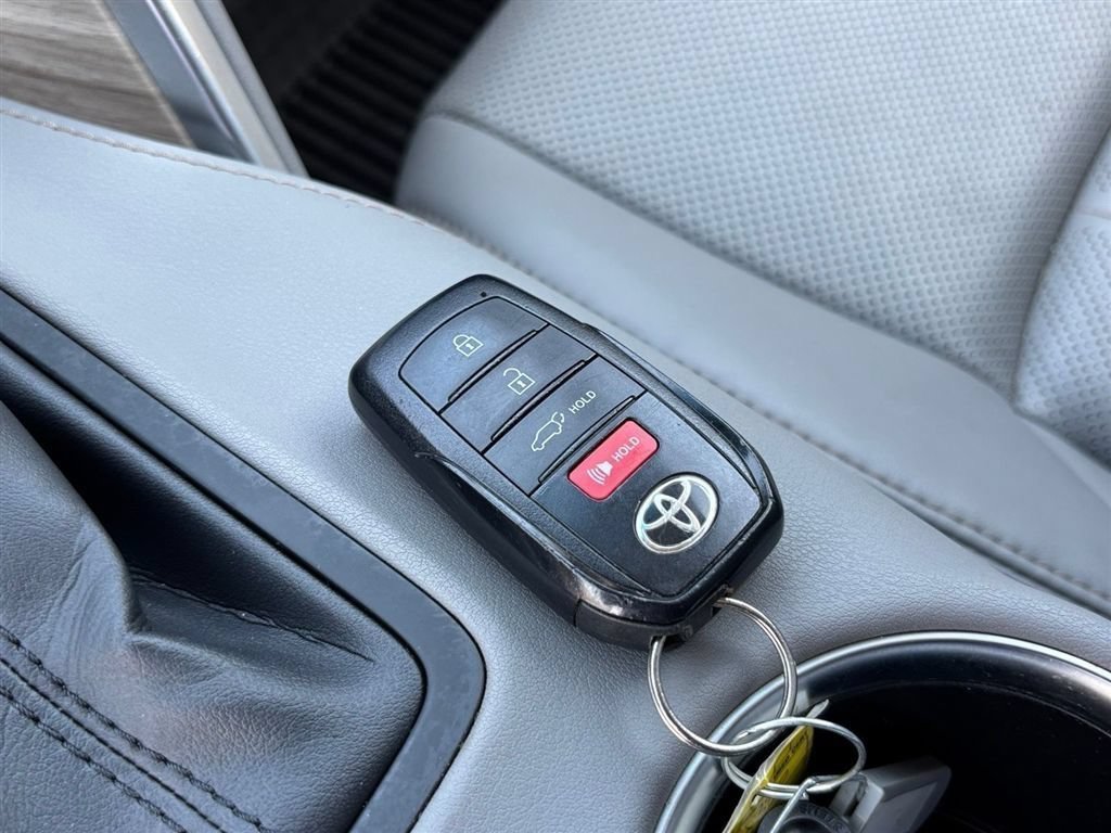 Used 2023 Toyota Venza Limited AWD/4WD image 28