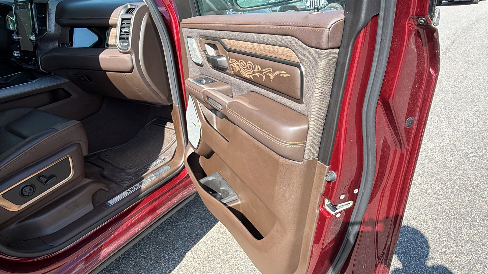 Used 2025 RAM 1500 Limited AWD/4WD image 19
