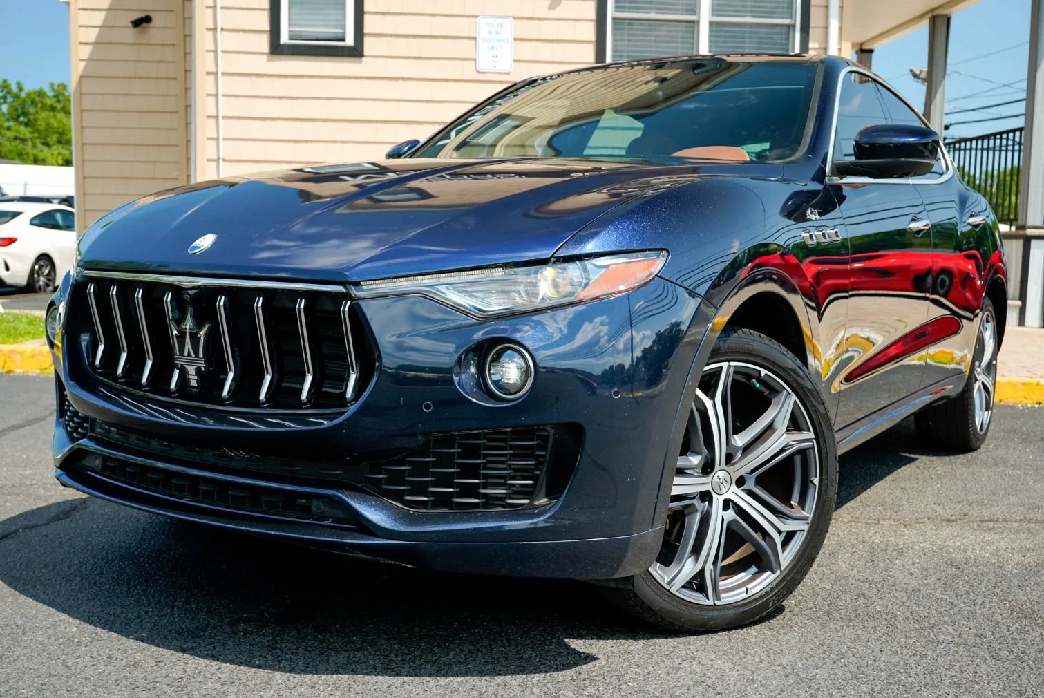 Used 2023 Maserati Levante GT AWD/4WD image 9