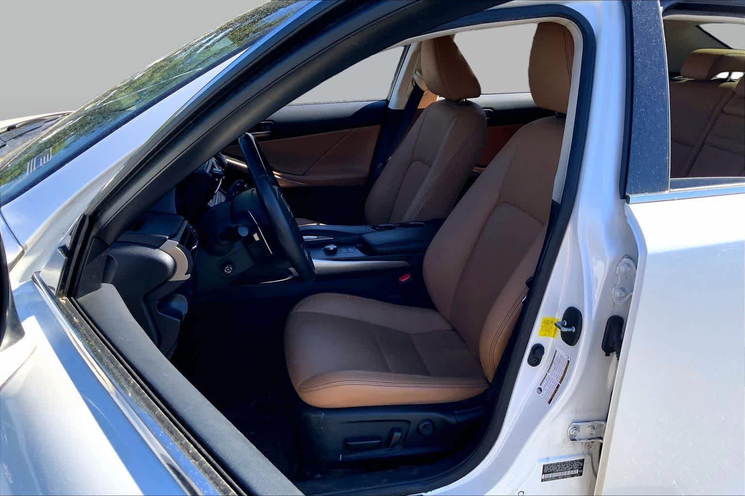 Used 2019 Lexus IS 300 AWD image 8