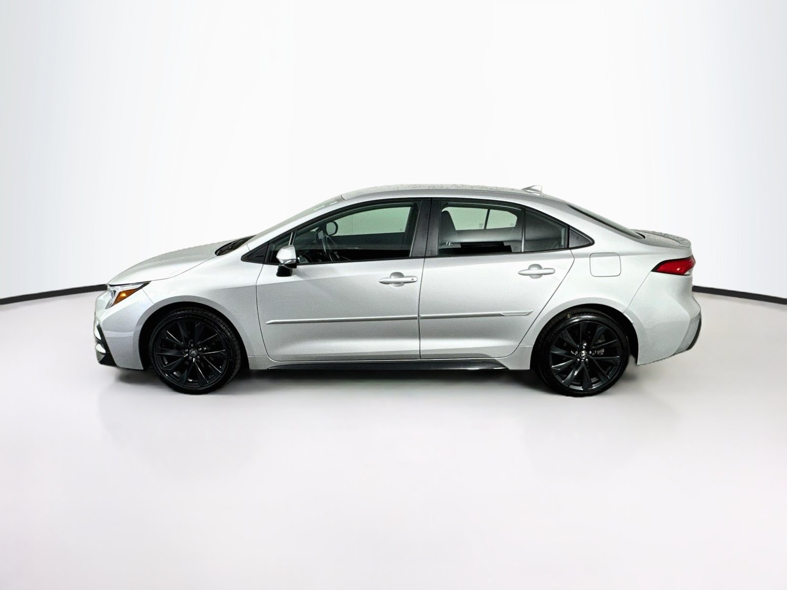 Certified 2024 Toyota Corolla SE FWD image 4