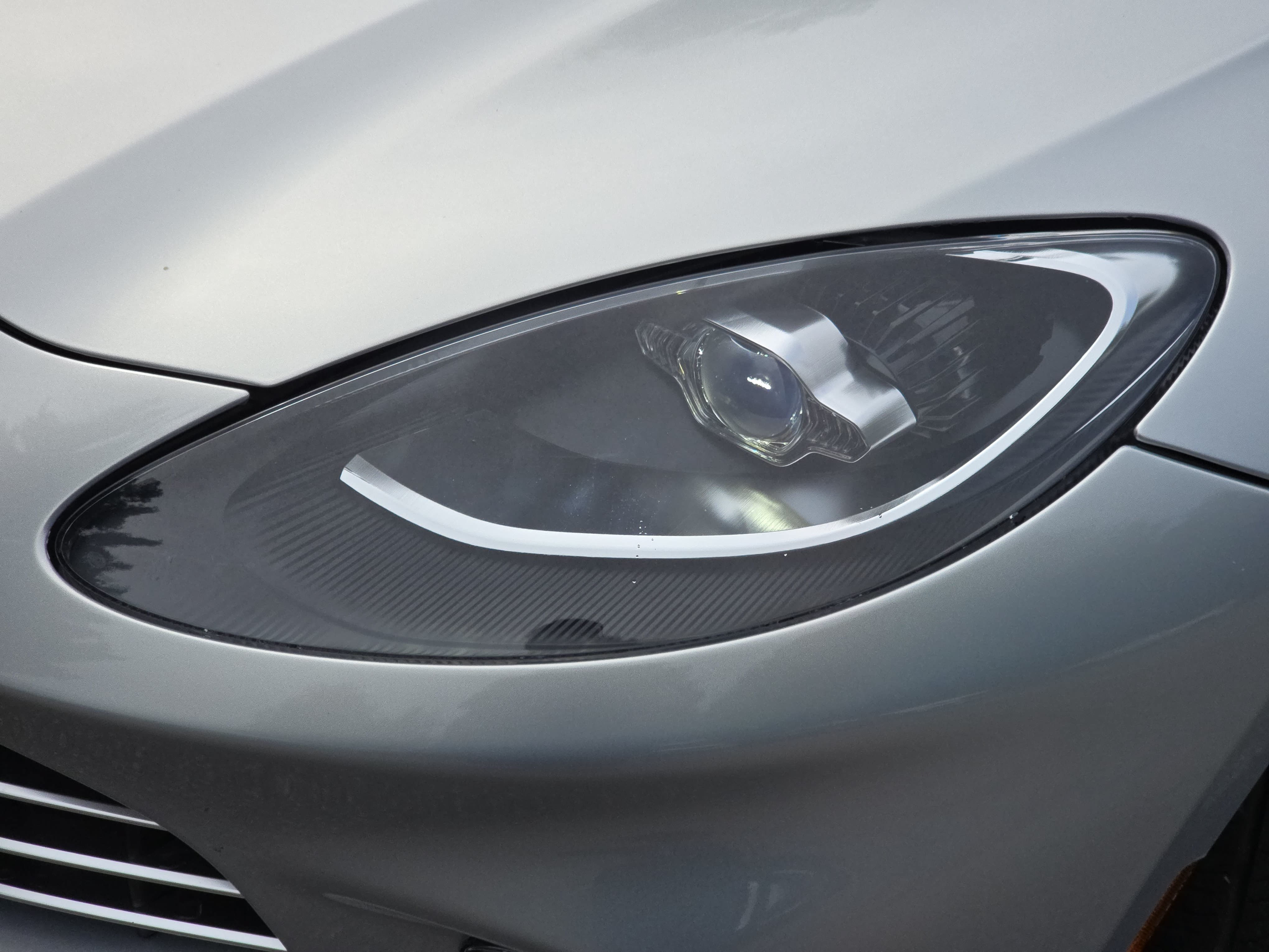 Used 2021 Aston Martin DBX AWD/4WD image 32