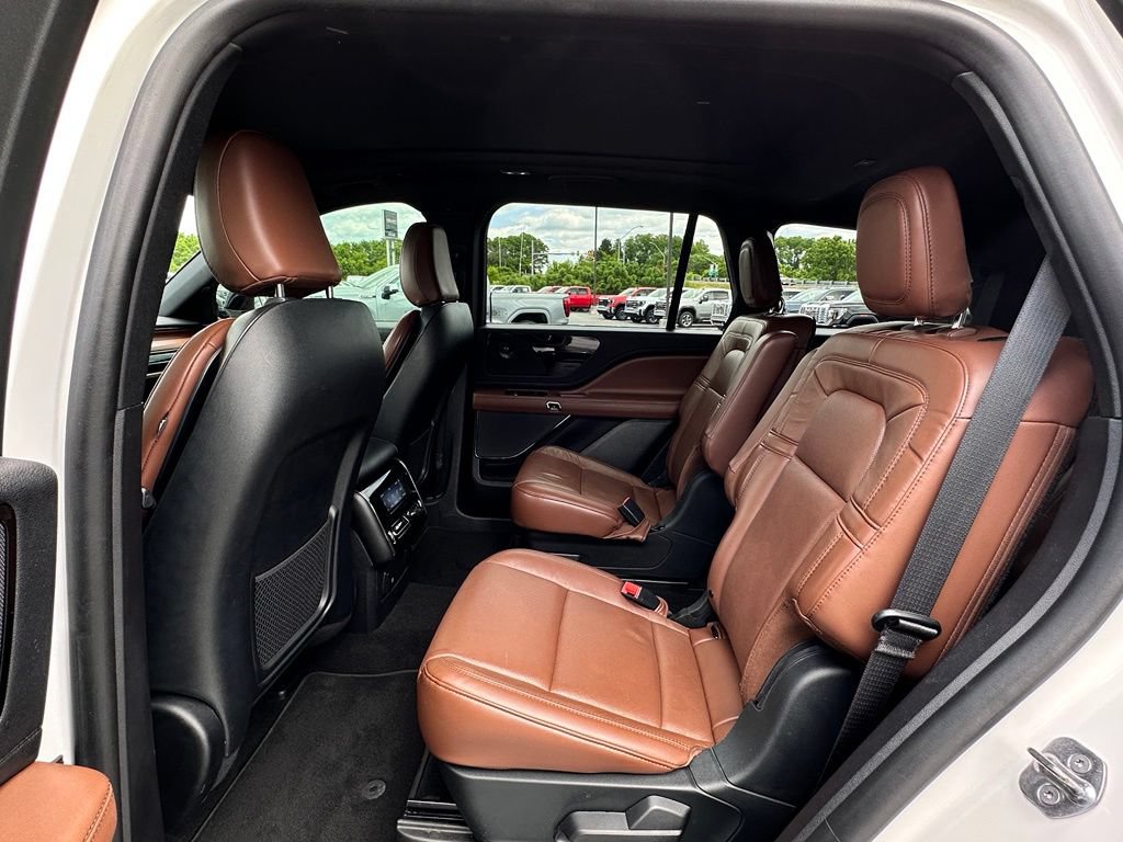 Used 2021 Lincoln Aviator Reserve w/ Elements Package Plus AWD/4WD image 23