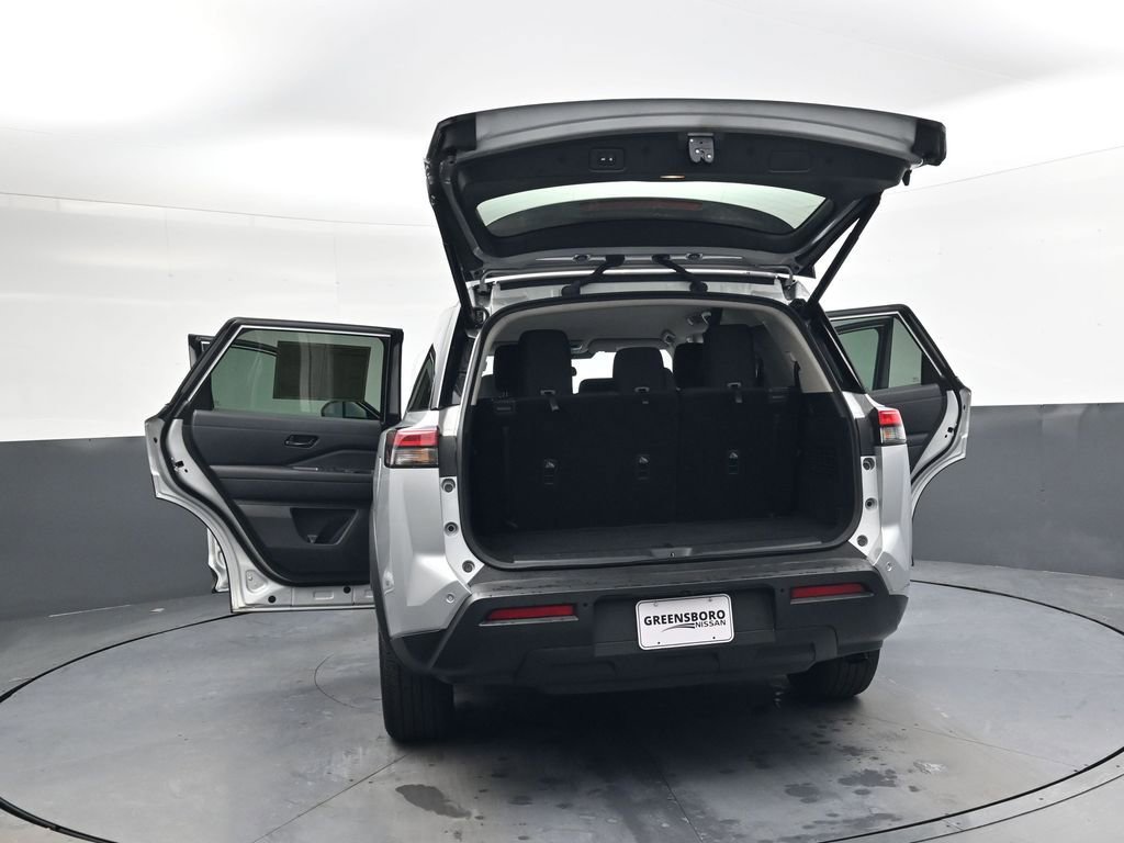 Used 2025 Nissan Pathfinder SV image 46