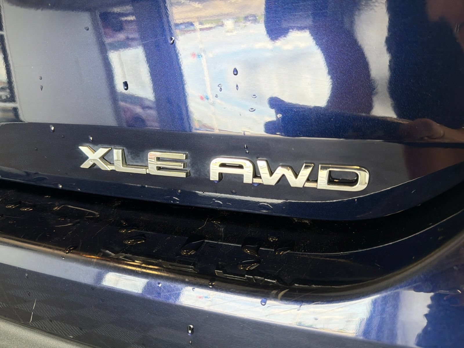Used 2022 Toyota Highlander XLE AWD/4WD image 7