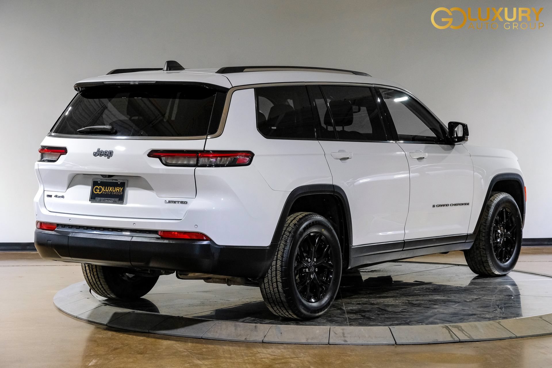 Used 2023 Jeep Grand Cherokee L Limited AWD/4WD image 10
