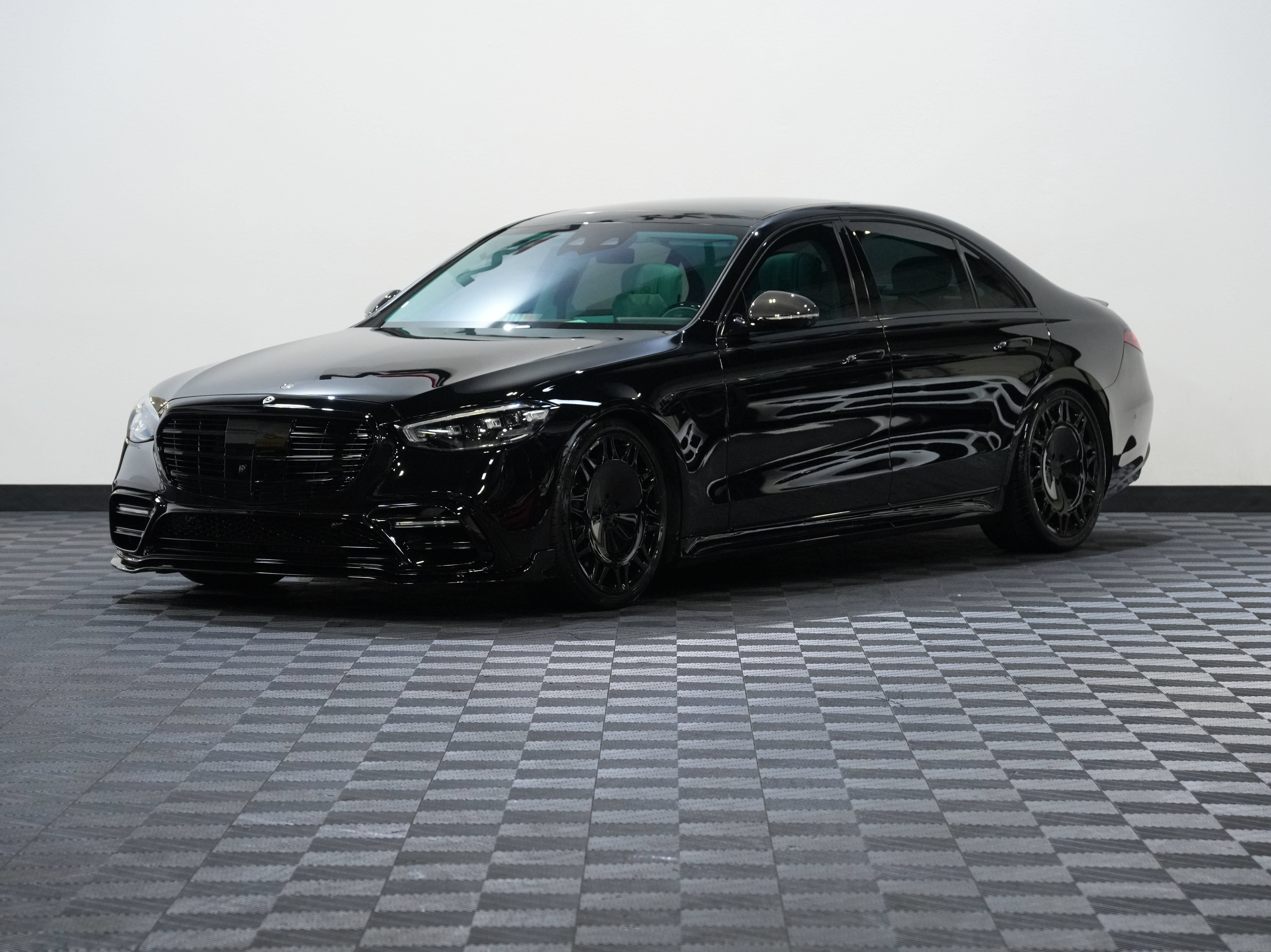 Used 2024 Mercedes-Benz S 580 4MATIC Sedan image 3