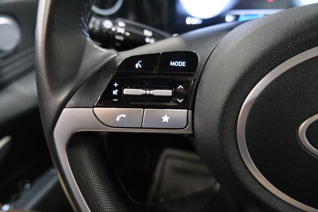 Used 2025 Hyundai Elantra SEL FWD image 36