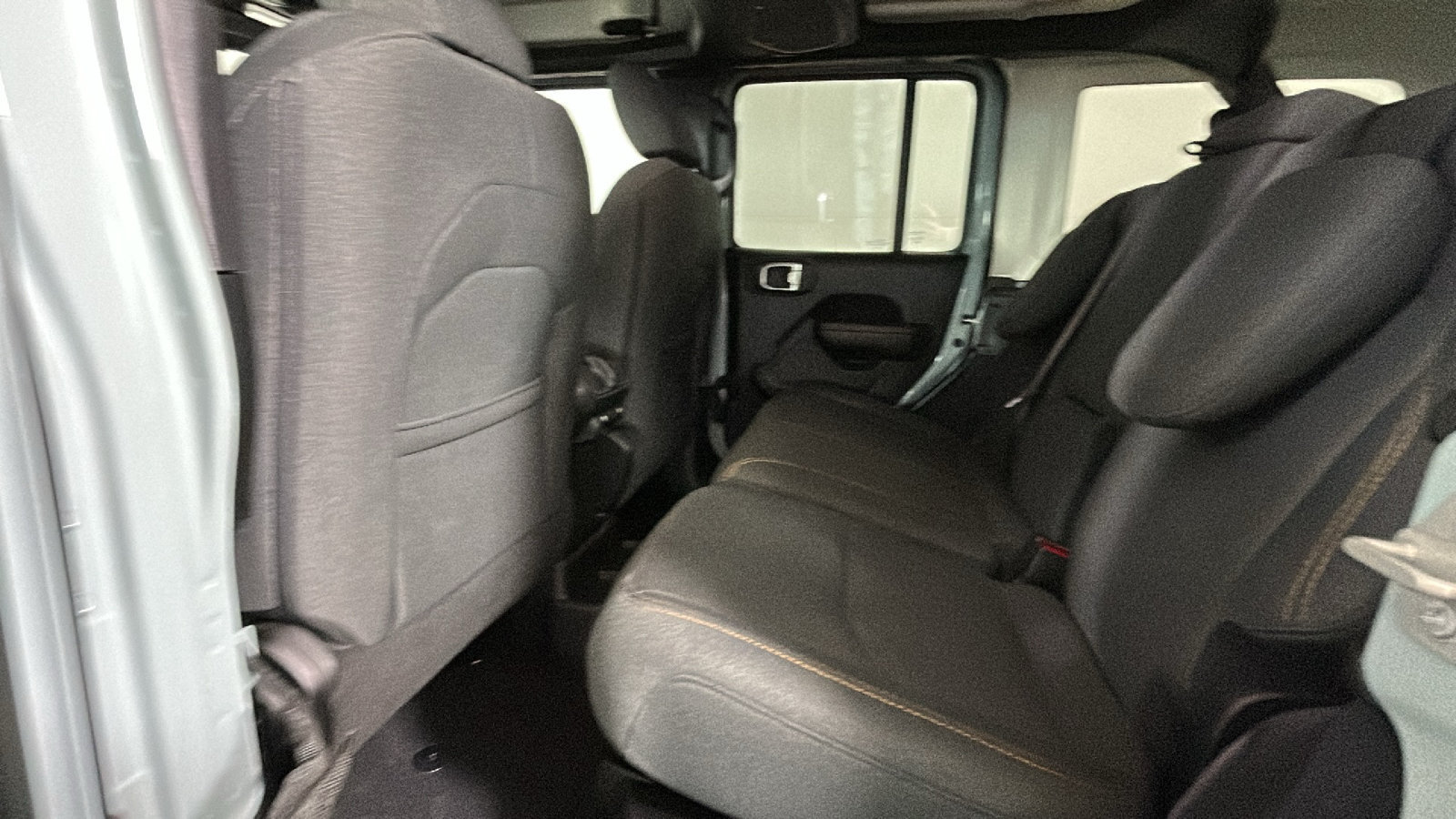 Used 2024 Jeep Wrangler Unlimited AWD/4WD image 29