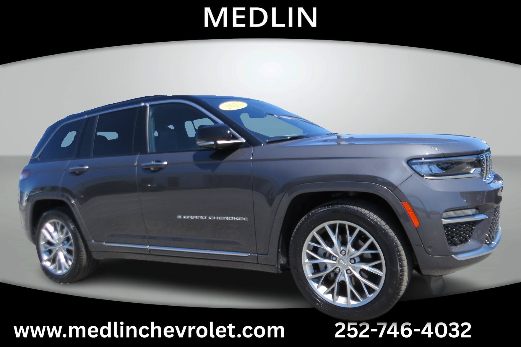 Used 2025 Jeep Grand Cherokee Summit AWD/4WD image 1