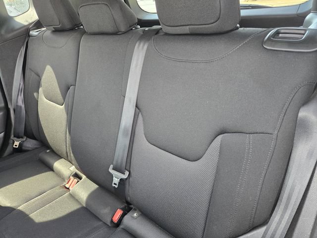 Used 2023 Jeep Renegade Latitude AWD/4WD image 10
