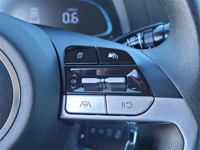 Used 2025 Hyundai Elantra SE image 19