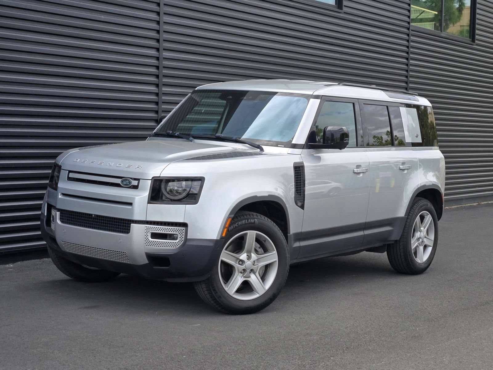 Used 2020 Land Rover Defender 110 SE AWD/4WD image 1