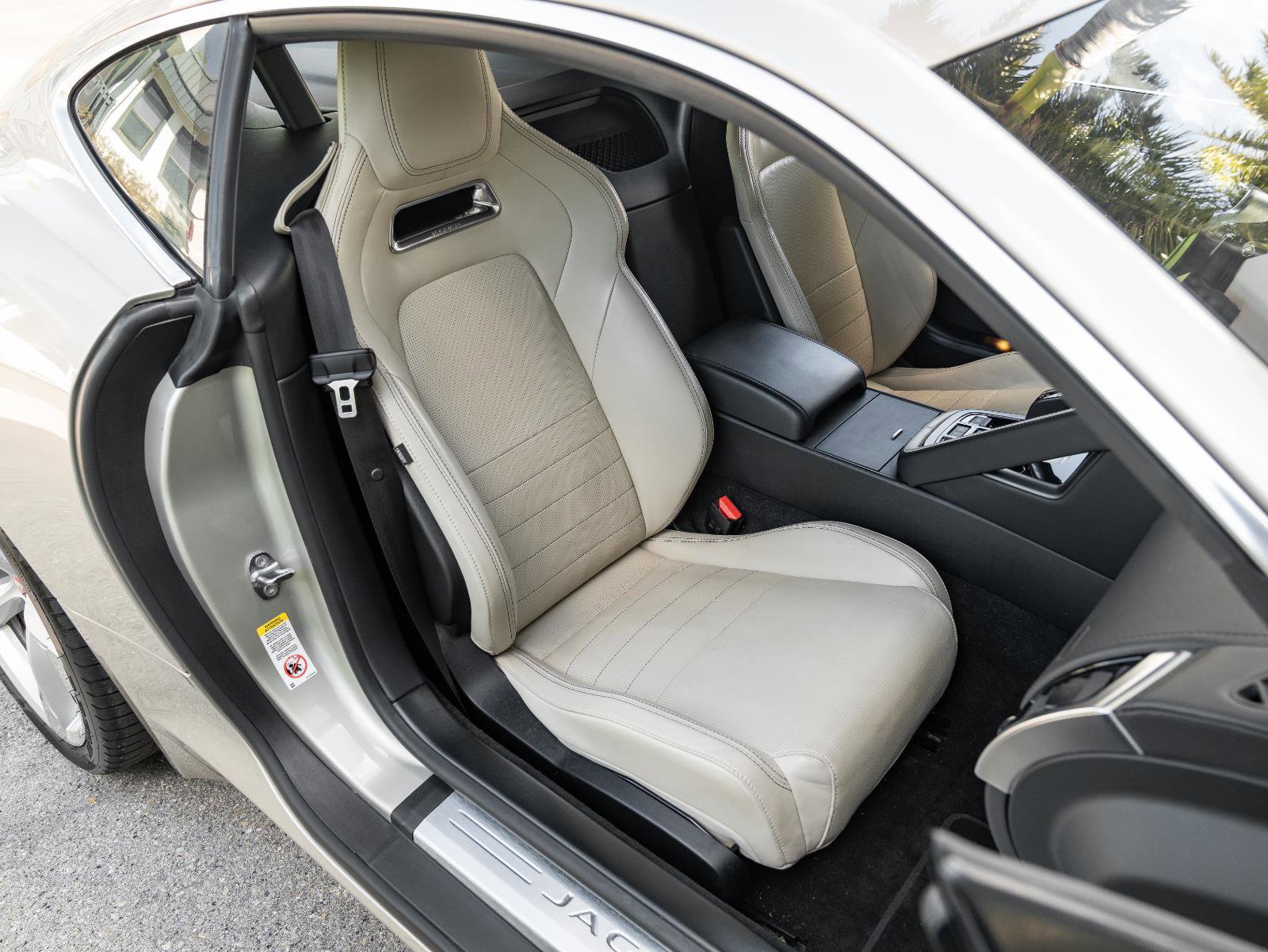 Used 2020 Jaguar F-TYPE Coupe RWD image 4