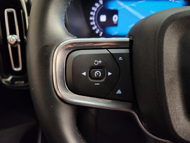 Certified 2026 Volvo XC40 B5 Plus AWD/4WD image 28