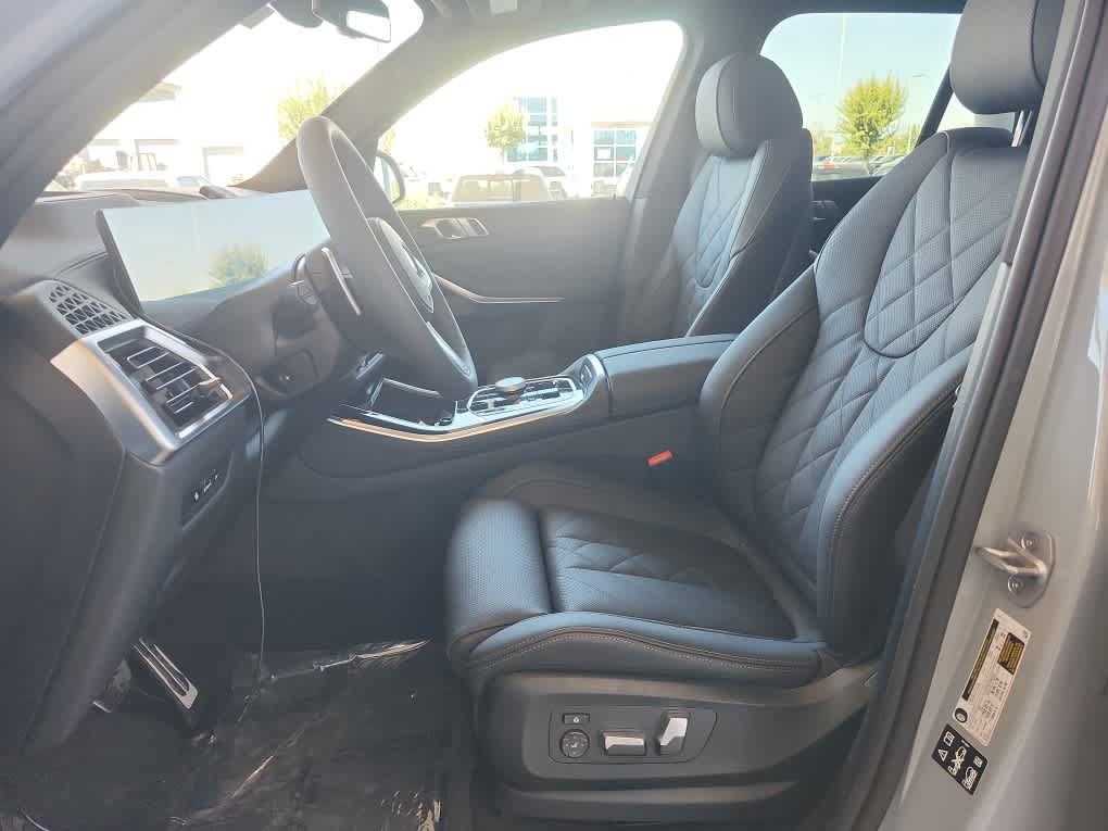 New 2026 BMW X5 xDrive40i w/ M Sport Package AWD/4WD image 15