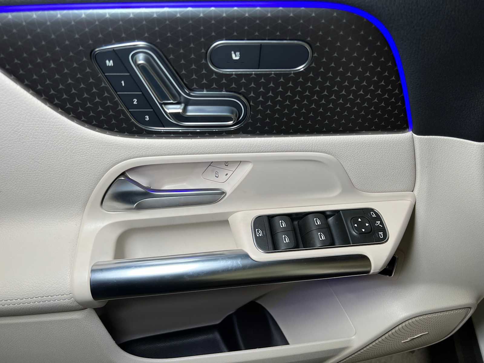 Certified 2025 Mercedes-Benz GLA 250 4MATIC image 23