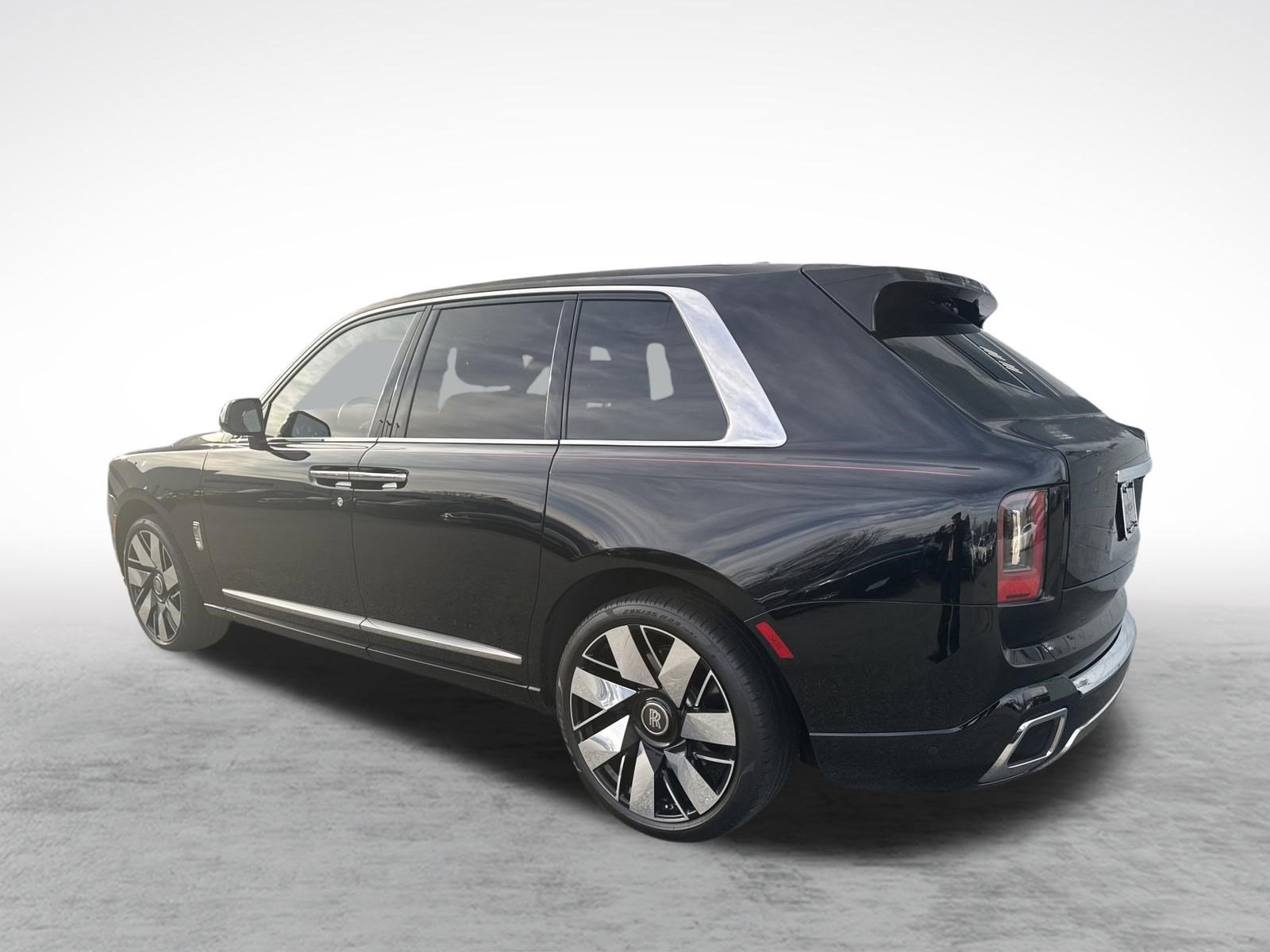 Used 2025 Rolls-Royce Cullinan image 3