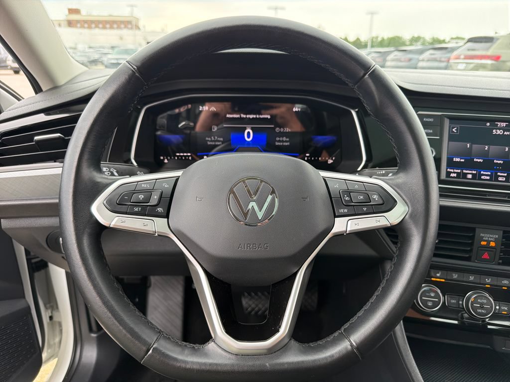 Certified 2023 Volkswagen Jetta SE w/ Panoramic Sunroof Package FWD image 11