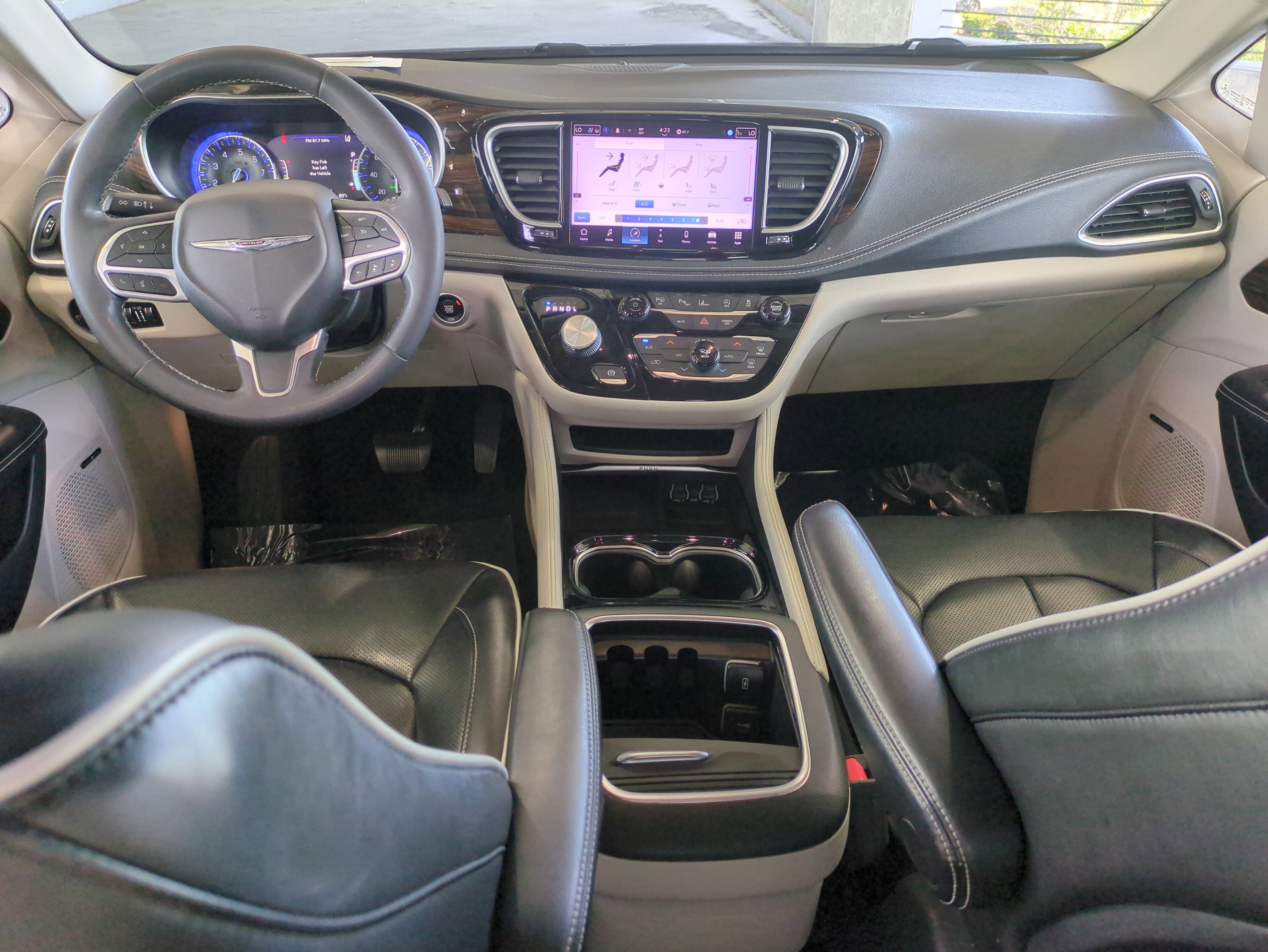 Used 2022 Chrysler Pacifica Limited FWD image 16