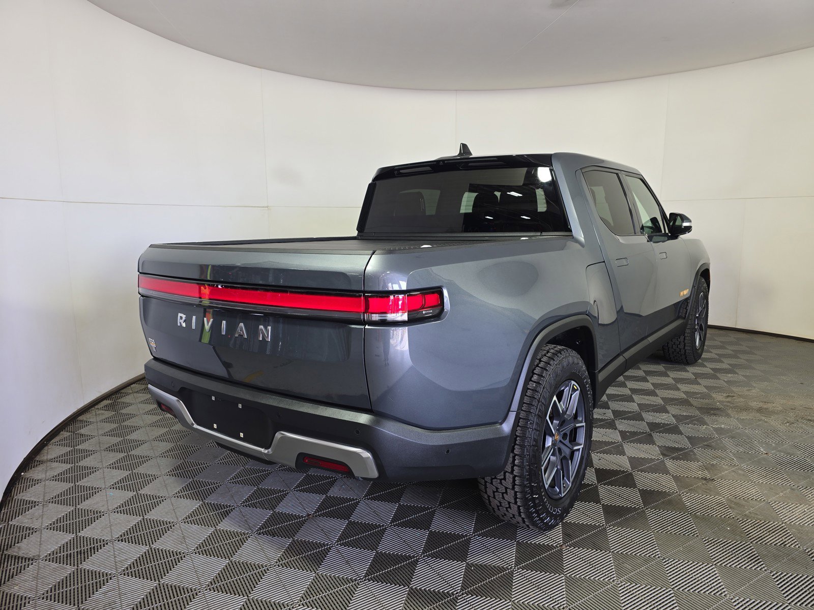Used 2022 Rivian R1T Launch Edition AWD/4WD image 5