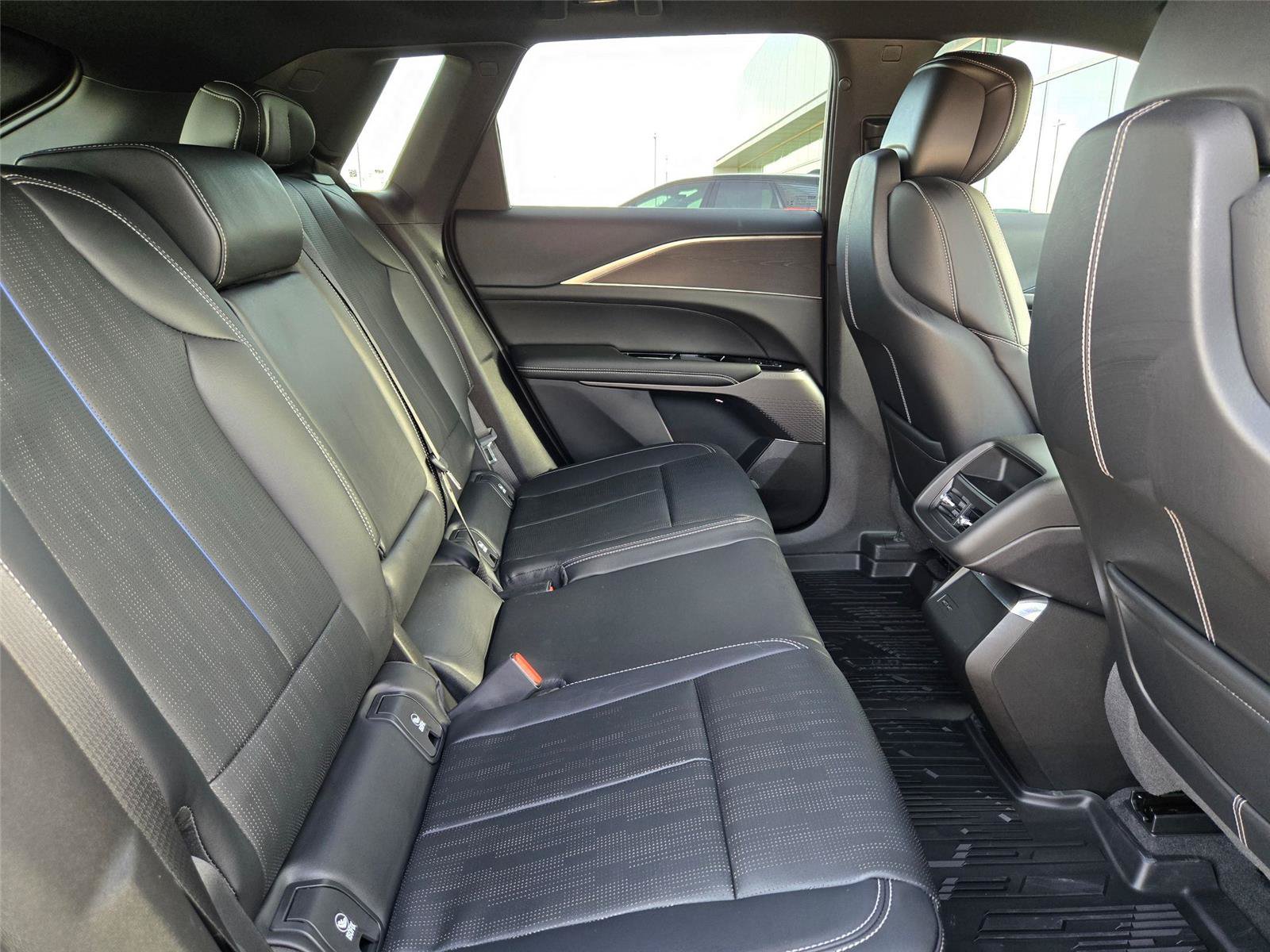New 2026 Cadillac Lyriq Sport w/ LPO, Floor Liner Package AWD/4WD image 29