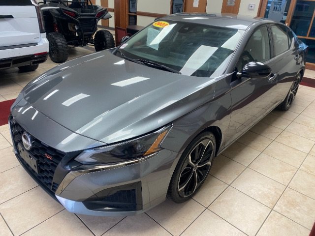 Used 2023 Nissan Altima 2.5 SR FWD image 1