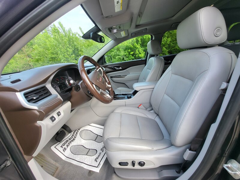 Used 2018 GMC Acadia SLT w/ LPO, Floor Liner Package FWD image 24