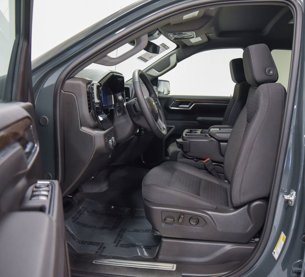Used 2025 Chevrolet Silverado 1500 LT image 9