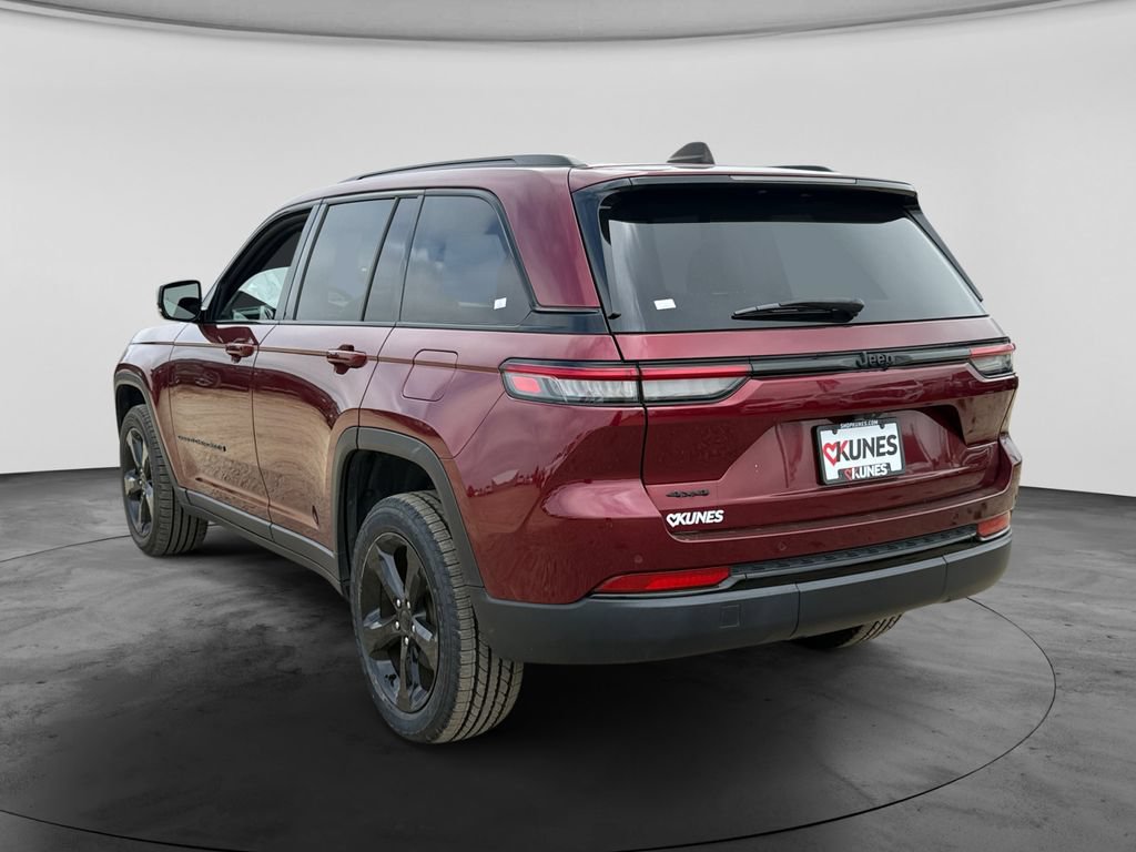 Used 2023 Jeep Grand Cherokee Altitude AWD/4WD image 8