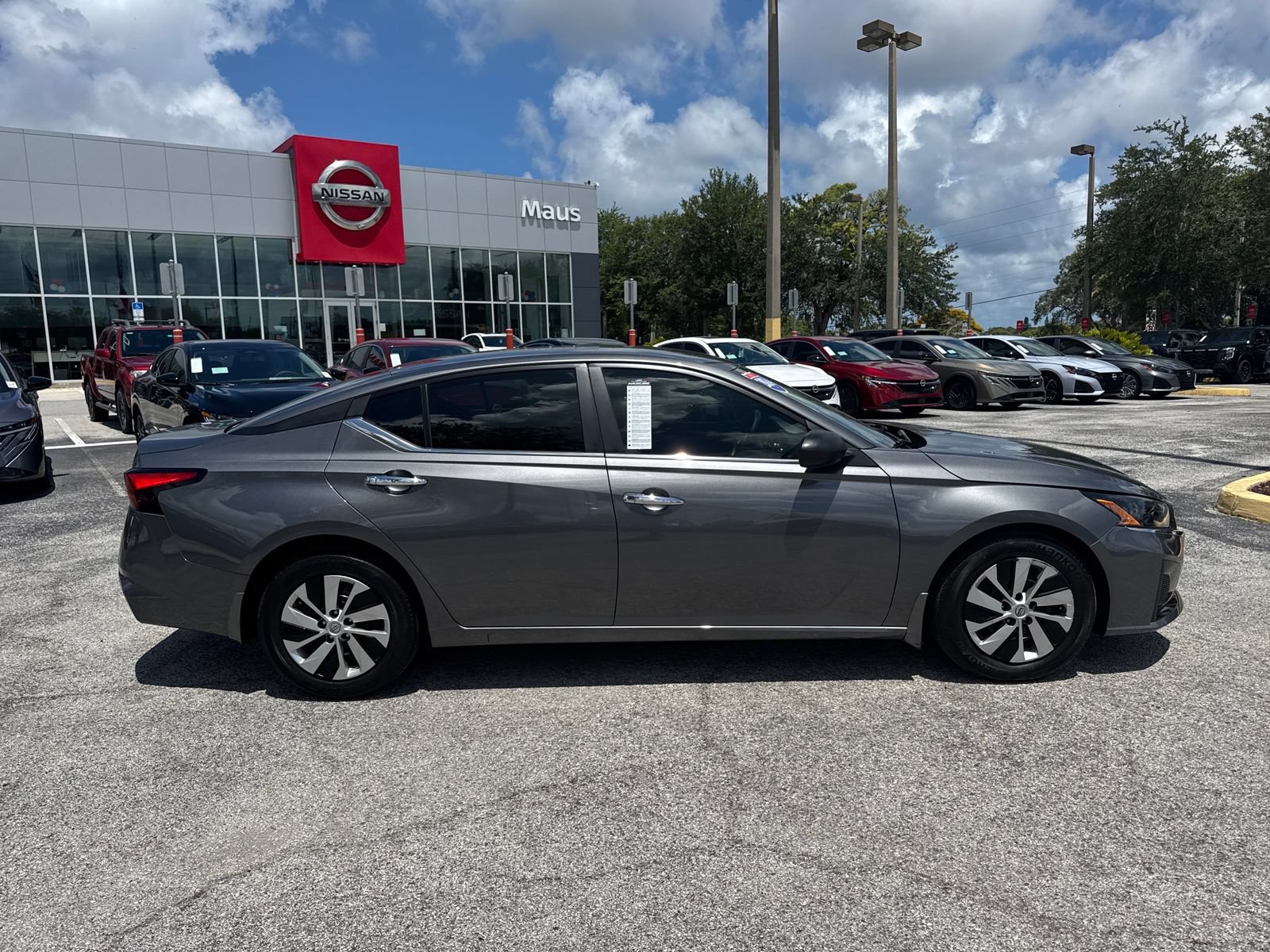 Used 2024 Nissan Altima 2.5 S FWD image 9