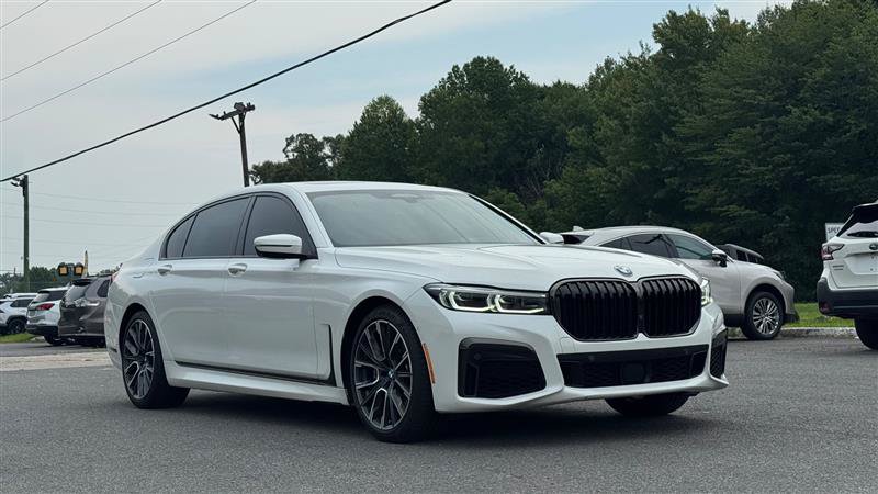 Used 2022 BMW 740i w/ M Sport Package RWD image 6