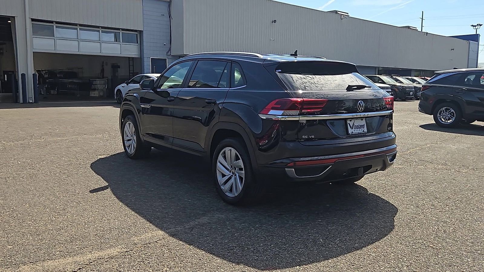Used 2022 Volkswagen Atlas Cross Sport SE image 6