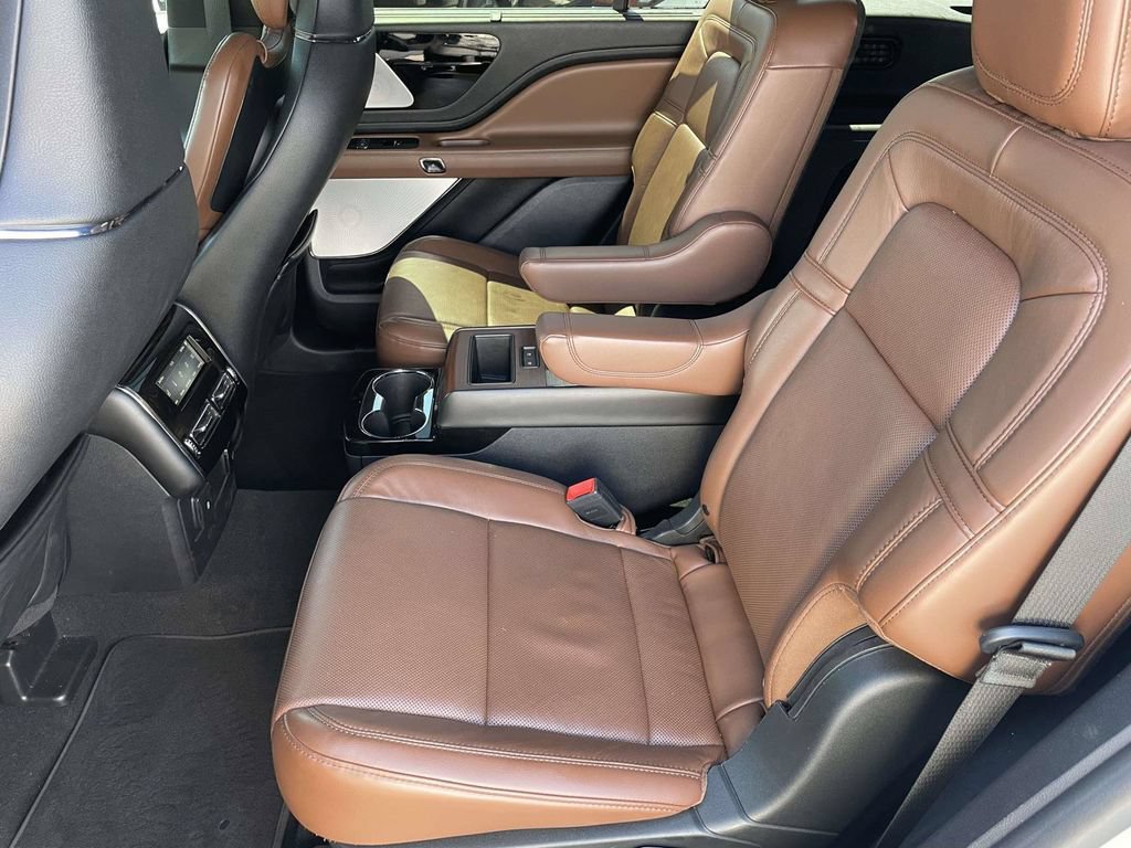 Used 2021 Lincoln Aviator Reserve w/ Equipment Group 201A AWD/4WD image 12